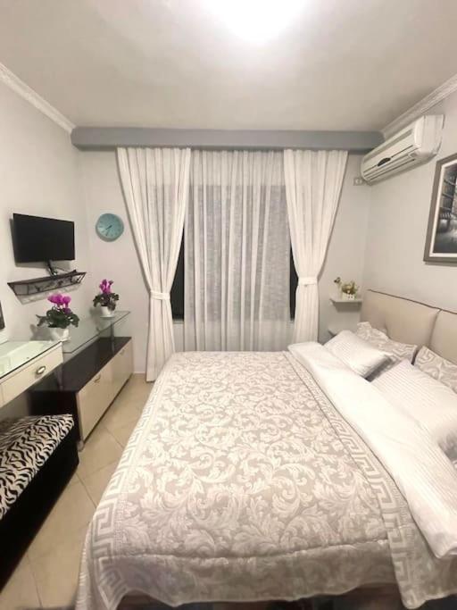 Nice Central Apartment In Tirana City Екстер'єр фото