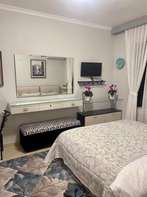 Nice Central Apartment In Tirana City Екстер'єр фото